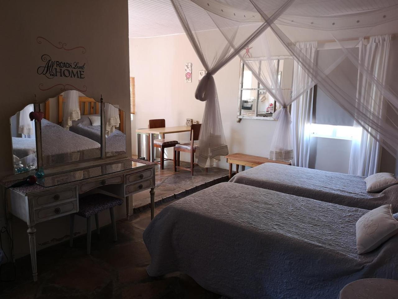 Terra Rouge Guestfarm & Sonstraal Farmhouse Koës Buitenkant foto